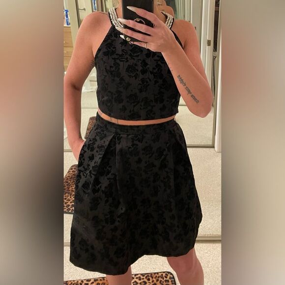 FRANCESCAS cocktail dress with flower detail. Size medium - Picture 10 of 11